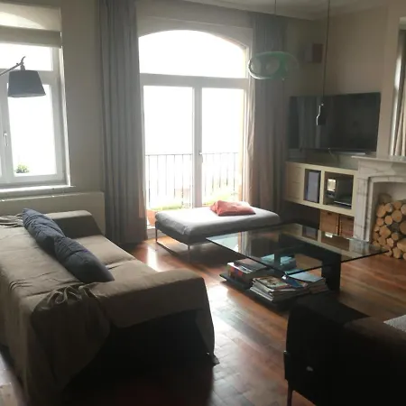 Family 200m From 3 Bedrooms 2 Bathrooms Terrace شقة *