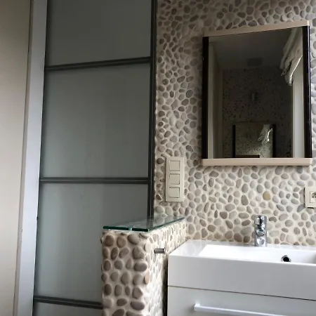 Family 200m From 3 Bedrooms 2 Bathrooms Terrace شقة