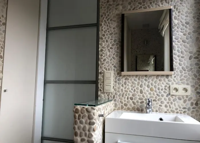 Family 200m From 3 Bedrooms 2 Bathrooms Terrace 公寓