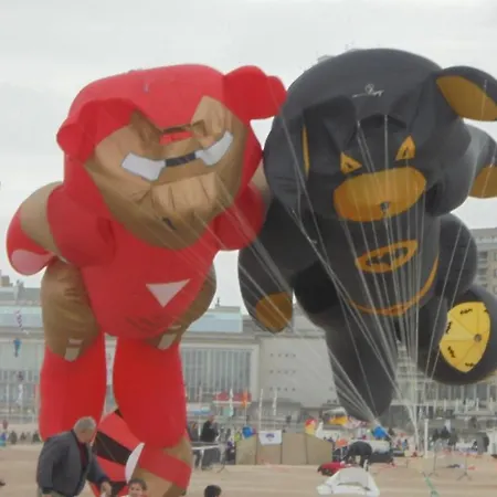 Family 200m From 3 Bedrooms 2 Bathrooms Terrace Appartement Oostende