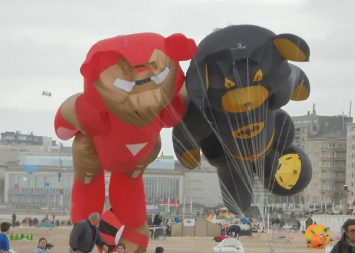 Family 200m From 3 Bedrooms 2 Bathrooms Terrace Appartement Oostende